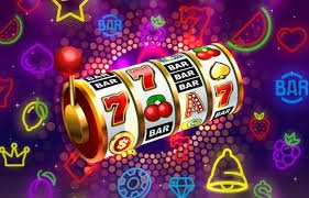 bm8app VIP ကစားသူ Wave Money KBZPay ဖြင့် MMK Cashback ငွေထုတ်နေသောမြင်ကွင်း